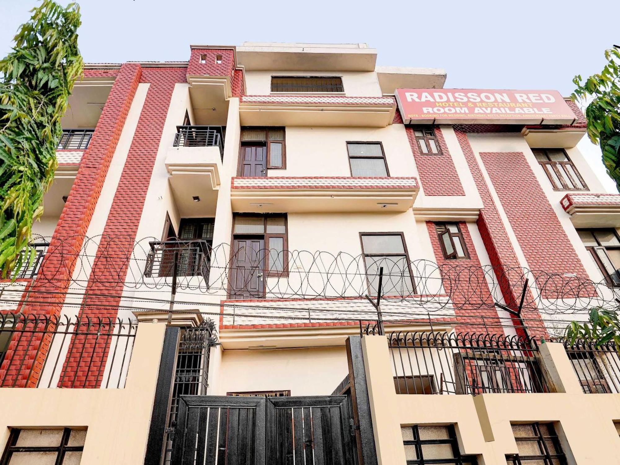 Hotel O Radisson Red Hotel & Restaurant Ghaziabad Eksteriør bilde