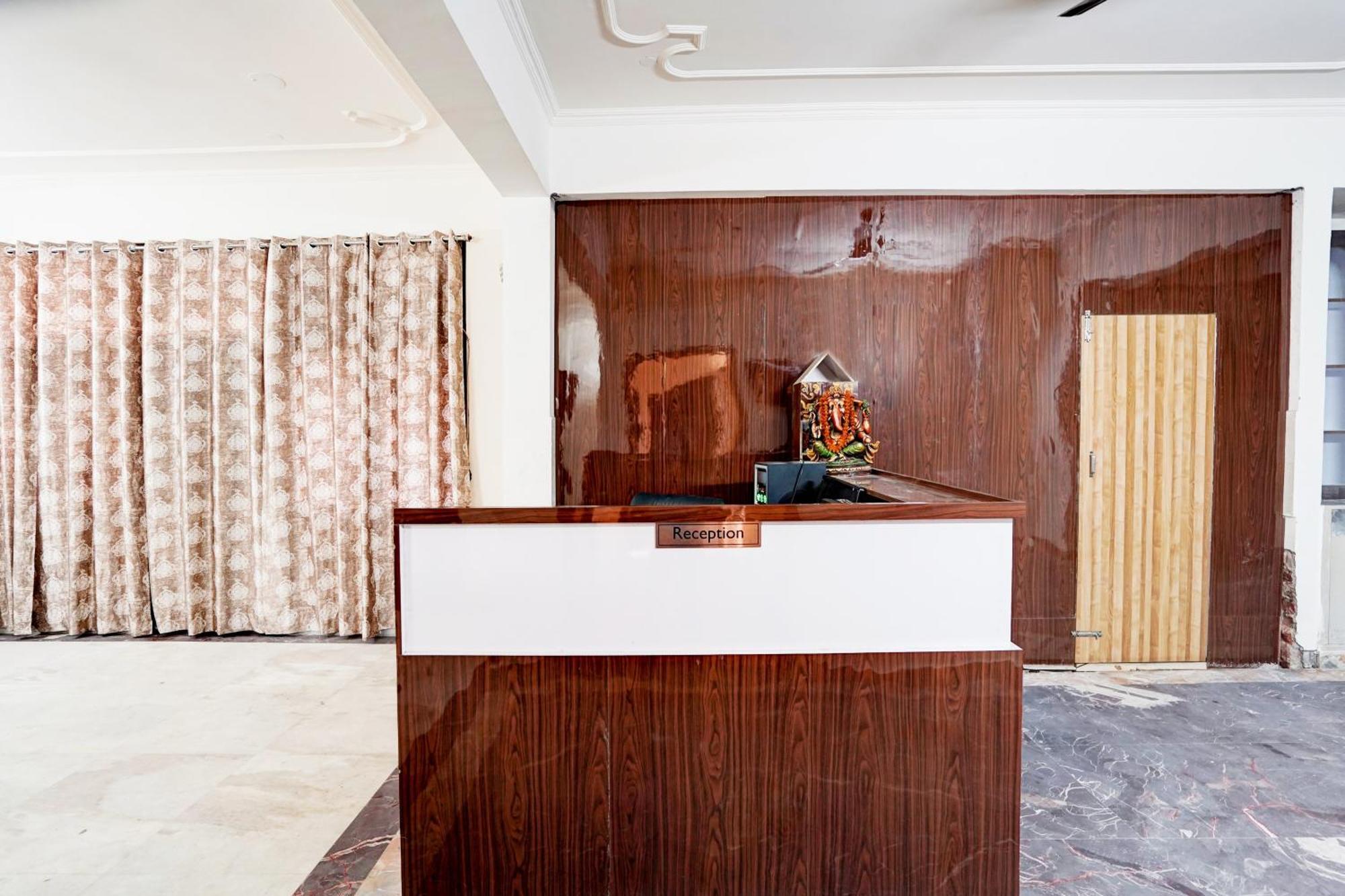 Hotel O Radisson Red Hotel & Restaurant Ghaziabad Eksteriør bilde